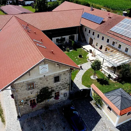 Landhof Schuhbeck *